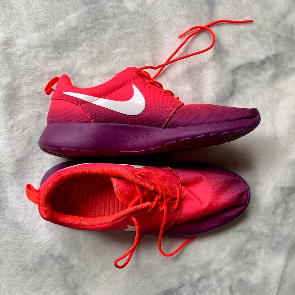 Nike Roshes - size 9.5